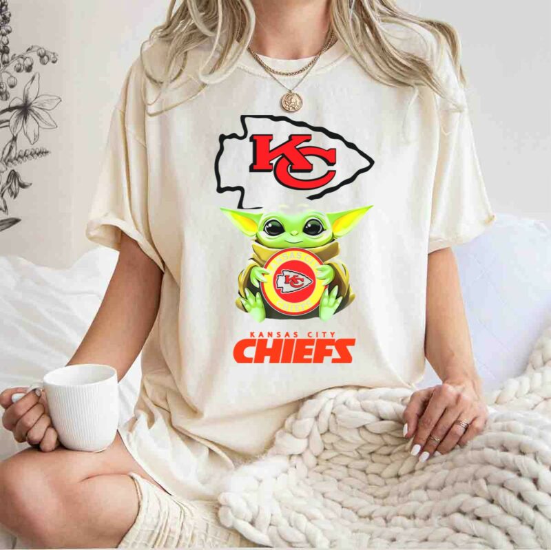 star wars baby yoda kansas city chiefs hug kc emblem white t shirt t shirt 1 1